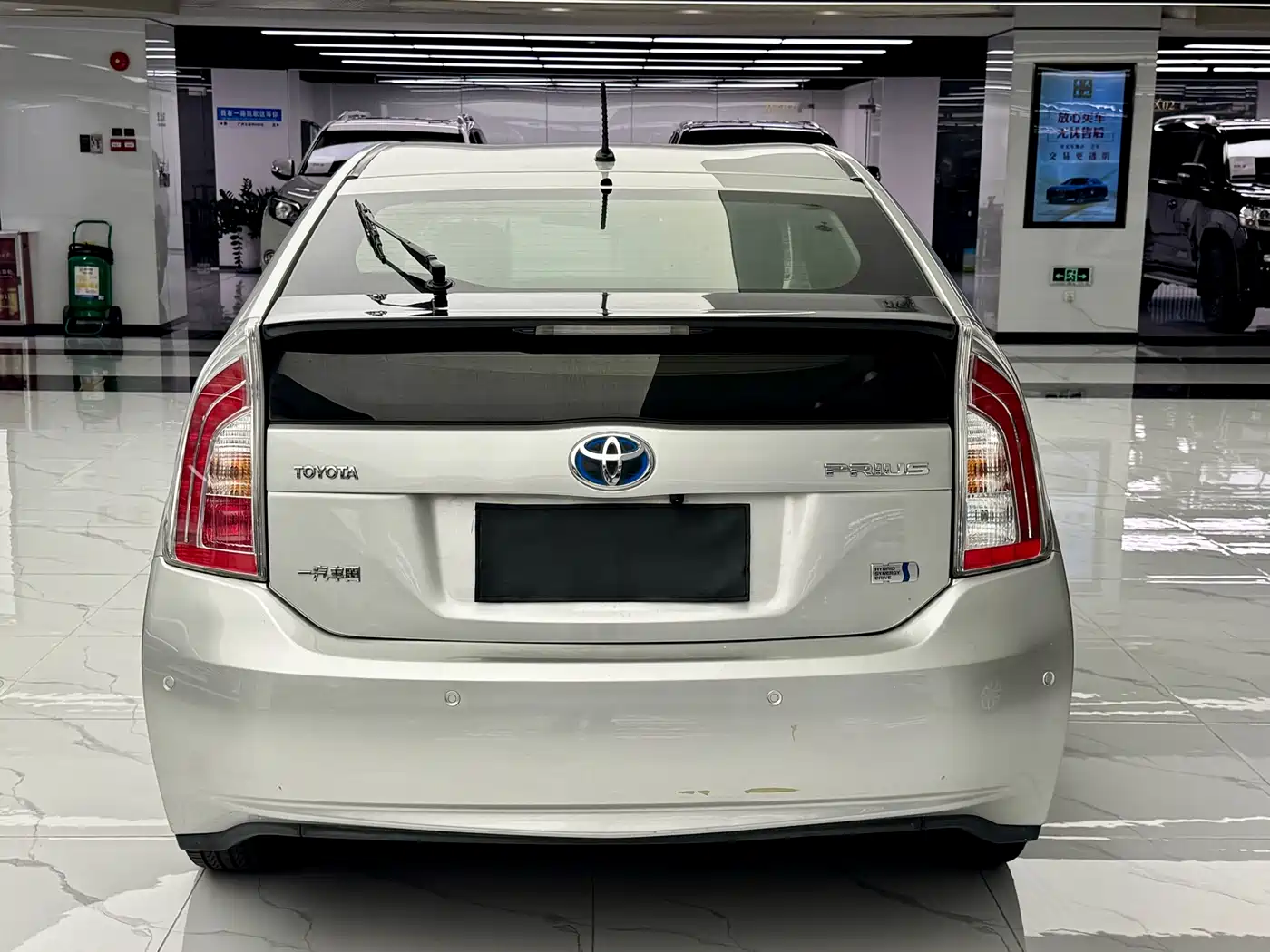Toyota Prius 2012 1.8L Luxury фото 5