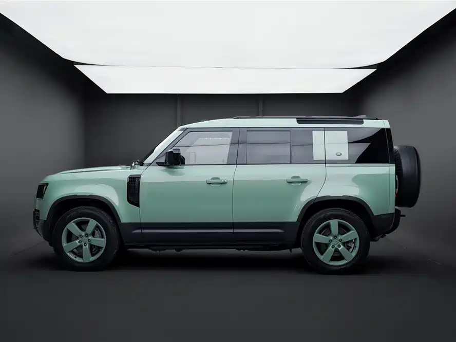 Land Rover Defender 2023 110 3.0T P400 75th Anniversary Legend Edition фото 3