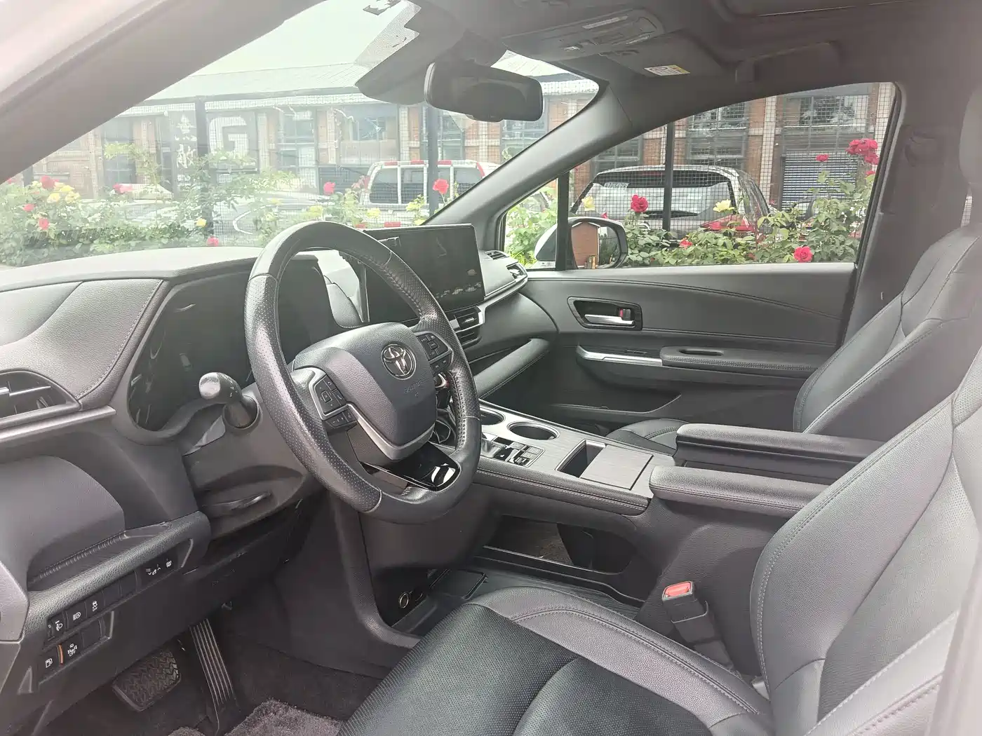 Toyota Sienna 2021 2.5L Hybrid Premium Edition фото 15
