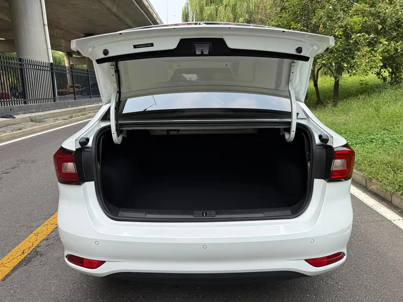 Фото 20 - Roewe i5