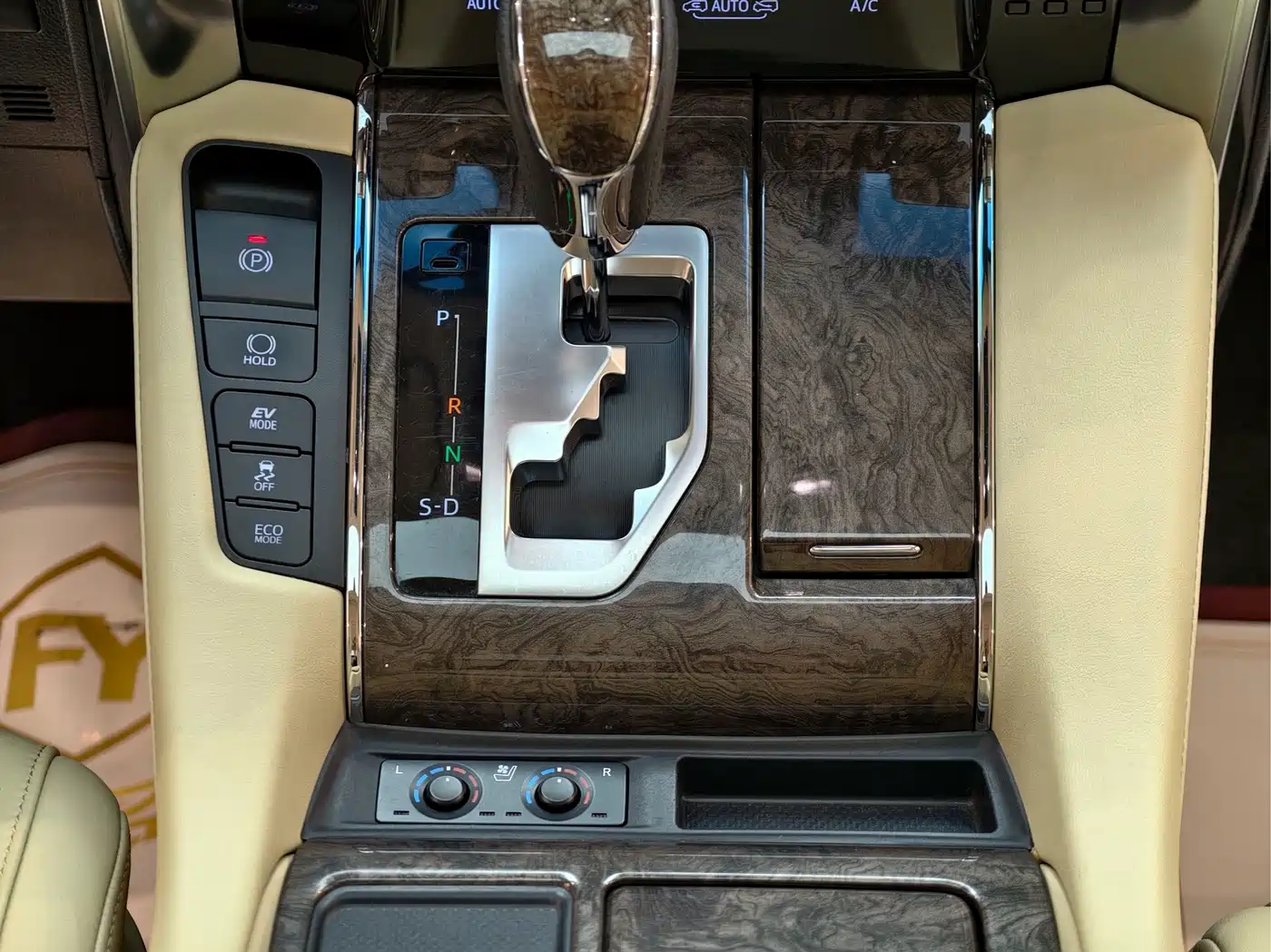 Toyota Vellfire 2022 2021 Crown Hybrid 2.5L HV Premium Edition