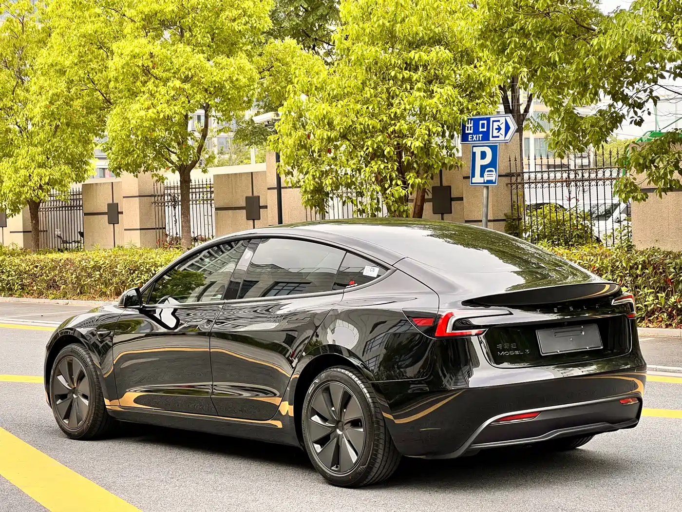TESLA MODEL 3
