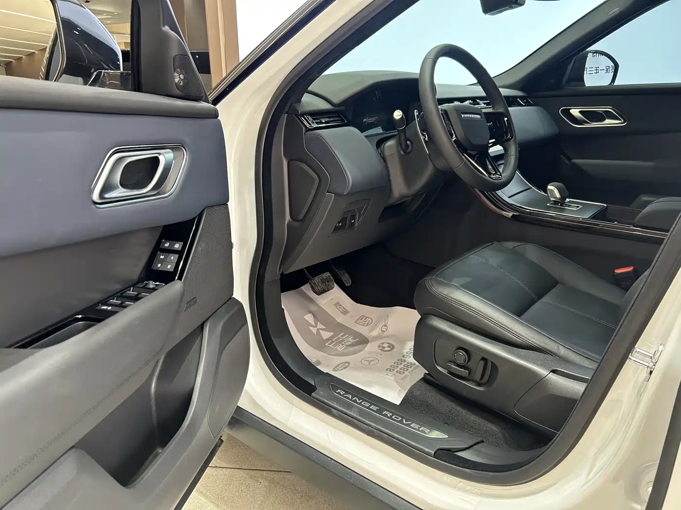 Land Rover Range Rover Velar 2026 Model 250PS S фото 8
