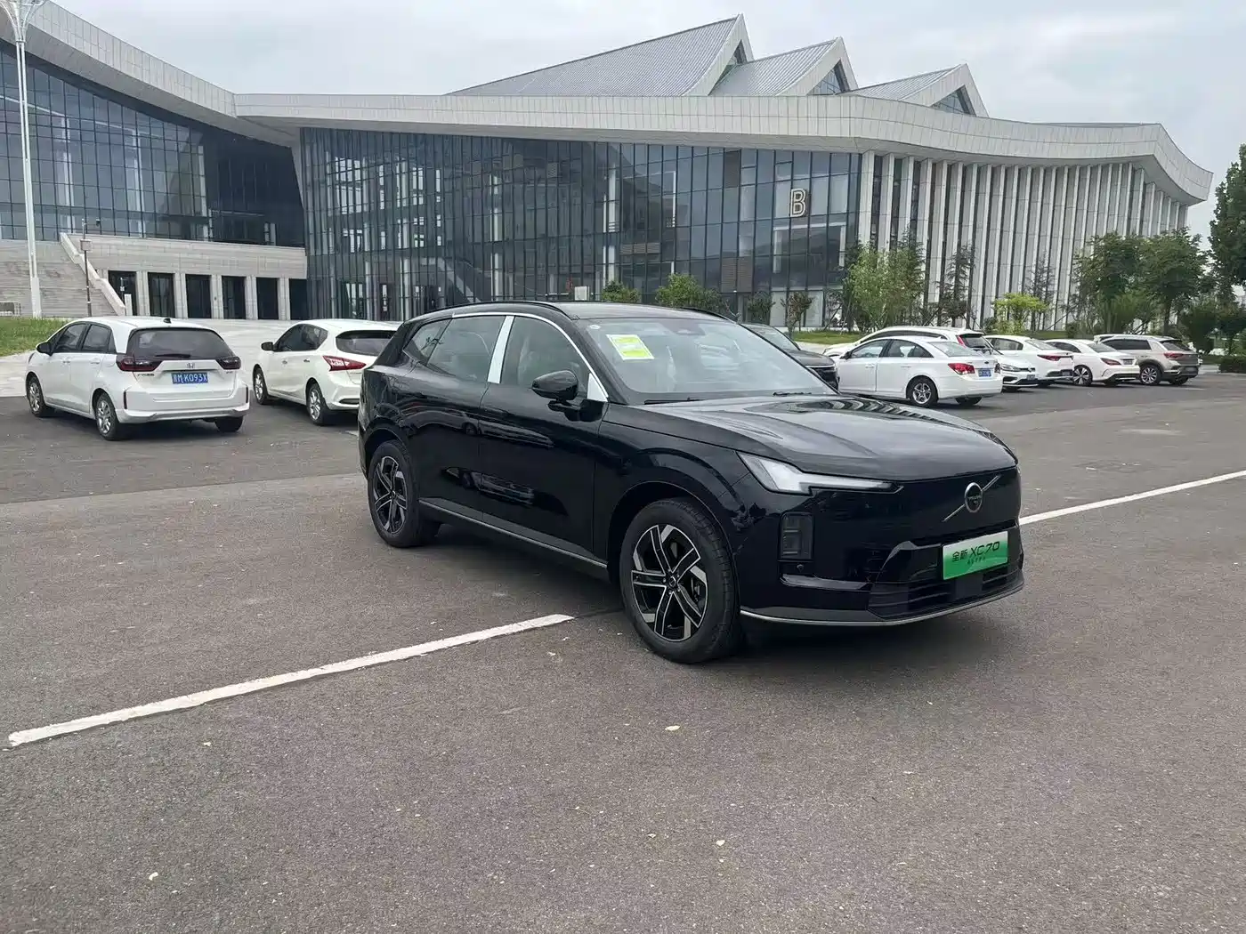 Volvo XC70 Plug-in Hybrid 2026 2025 Standard
