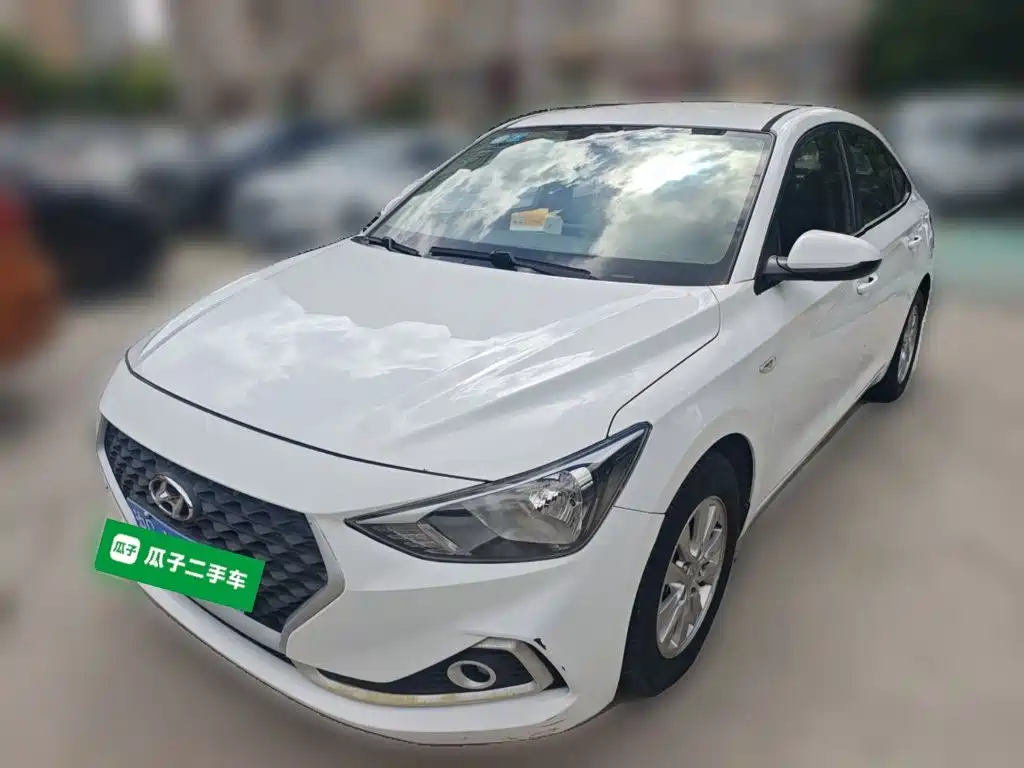 Фото 1 - Hyundai Elantra