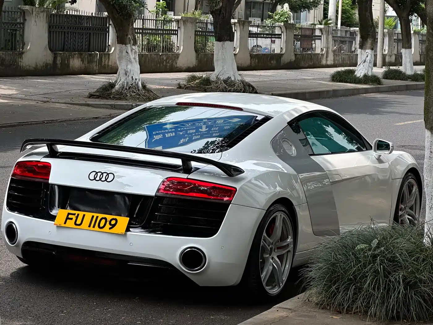 Audi R8 2014 4.2 FSI quattro фото 3