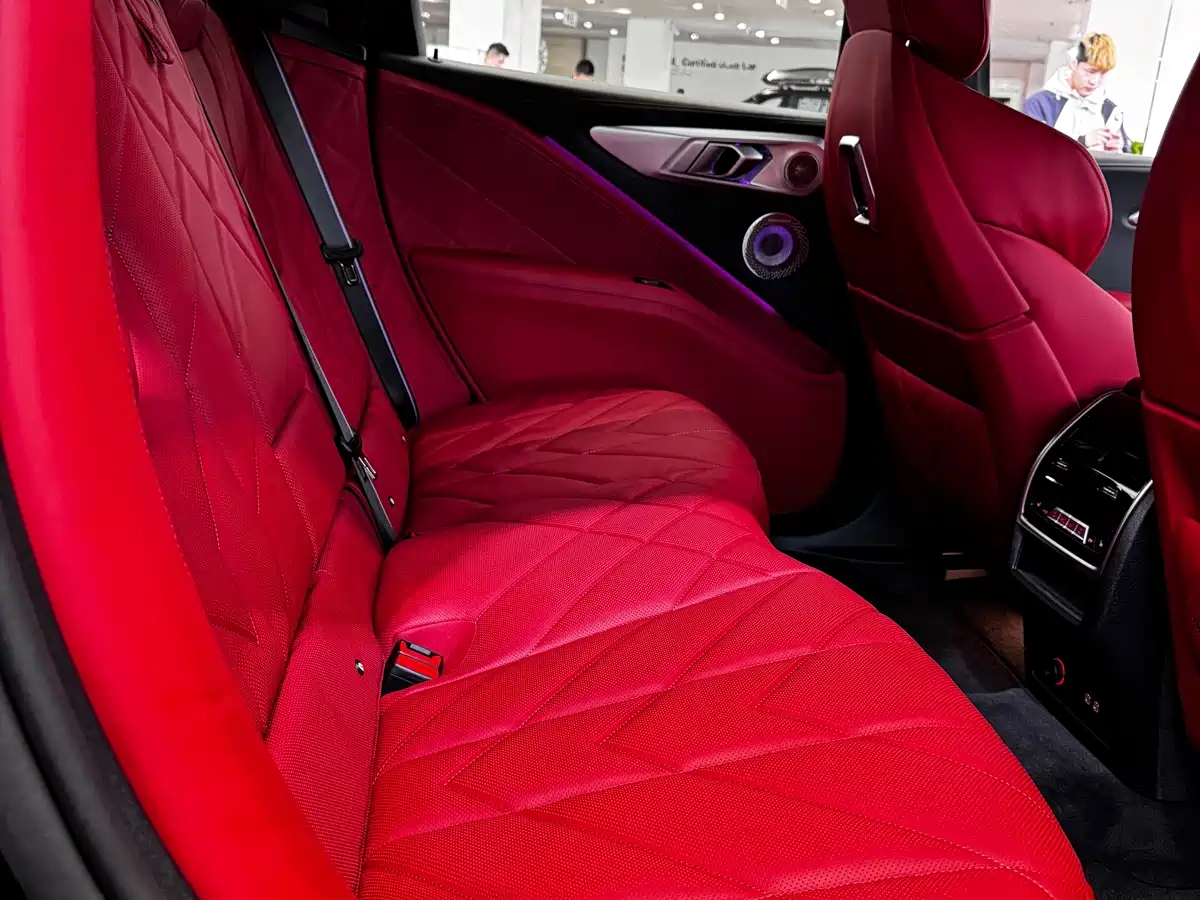 BMW XM 2023 50e фото 5