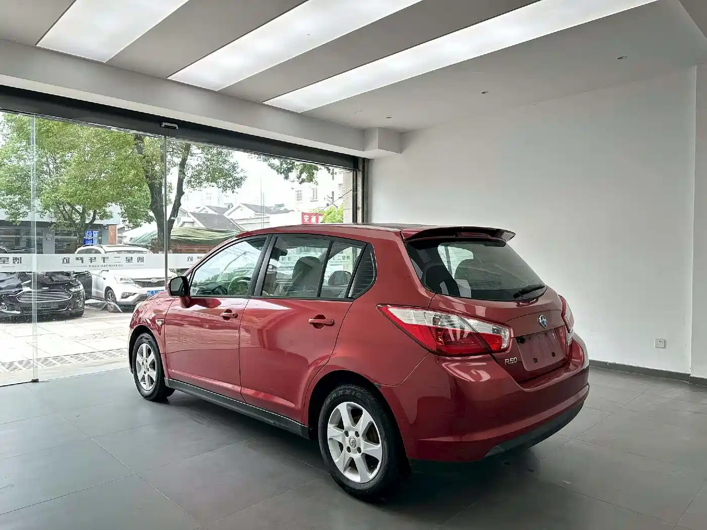 Venucia R50 2013 2013 1.6L Automatic Luxury Edition