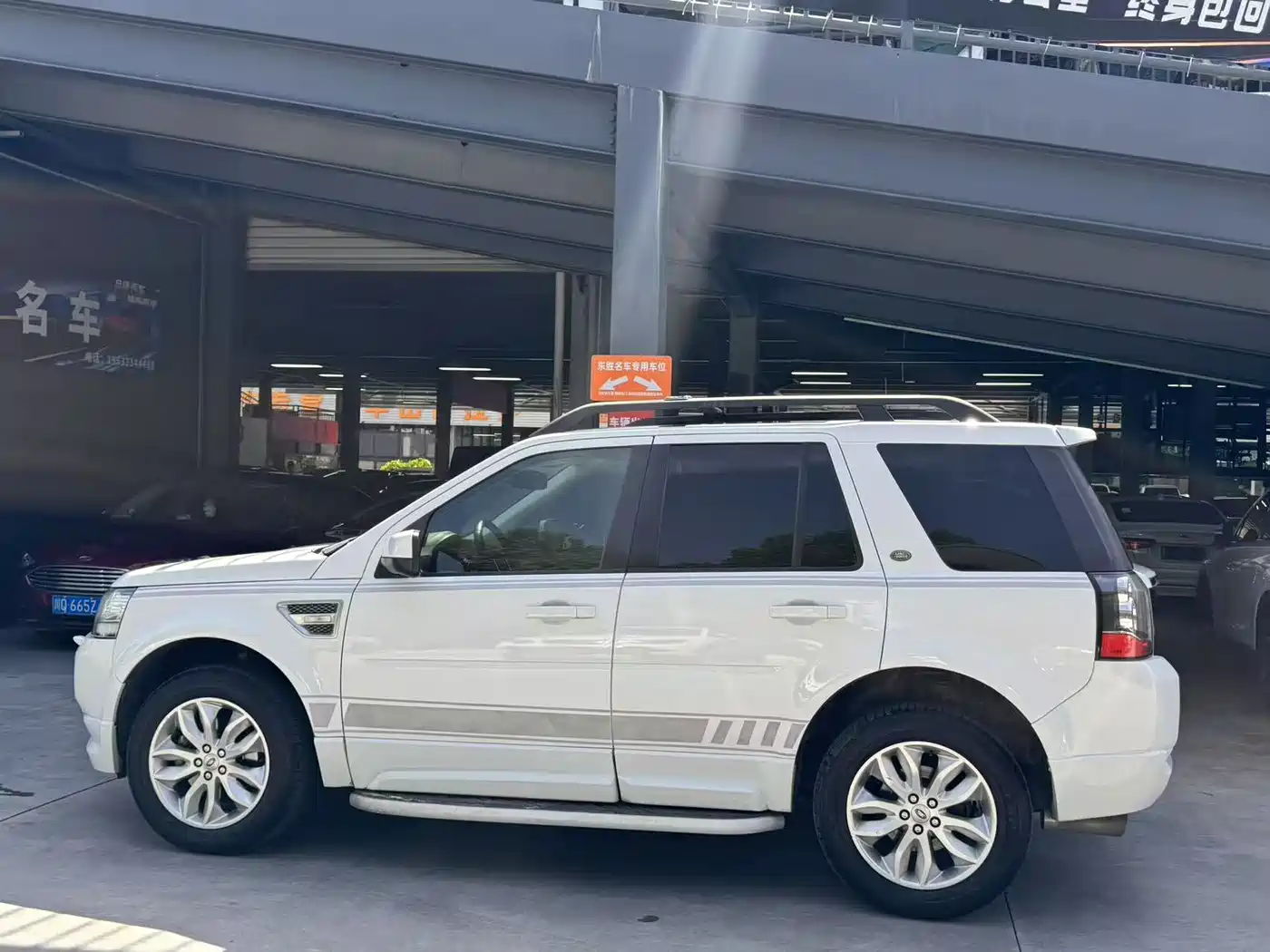 Land Rover Freelander 2 2014 2.0T Si4 HSE Gasoline Edition фото 6