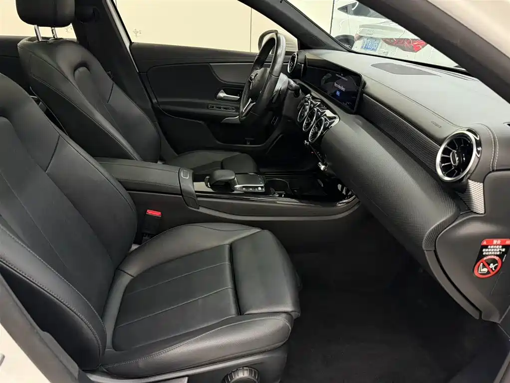 Mercedes-Benz A-Class 2022 A 180 L фото 16