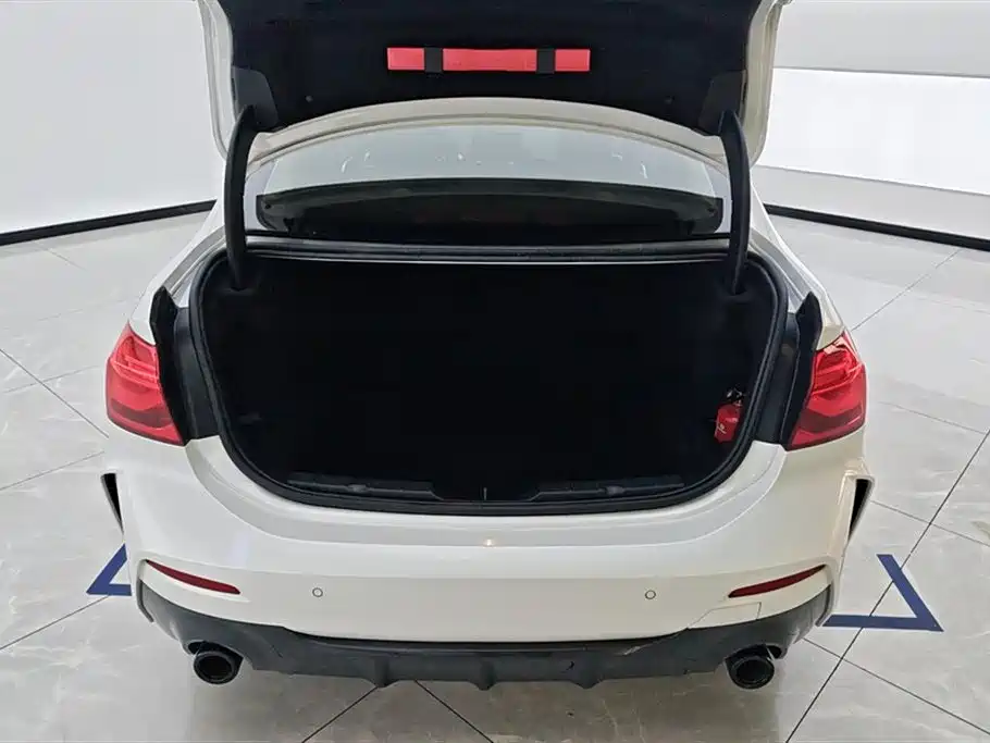 BMW 1 Series 2021 120i M Sport Shadow Edition фото 4