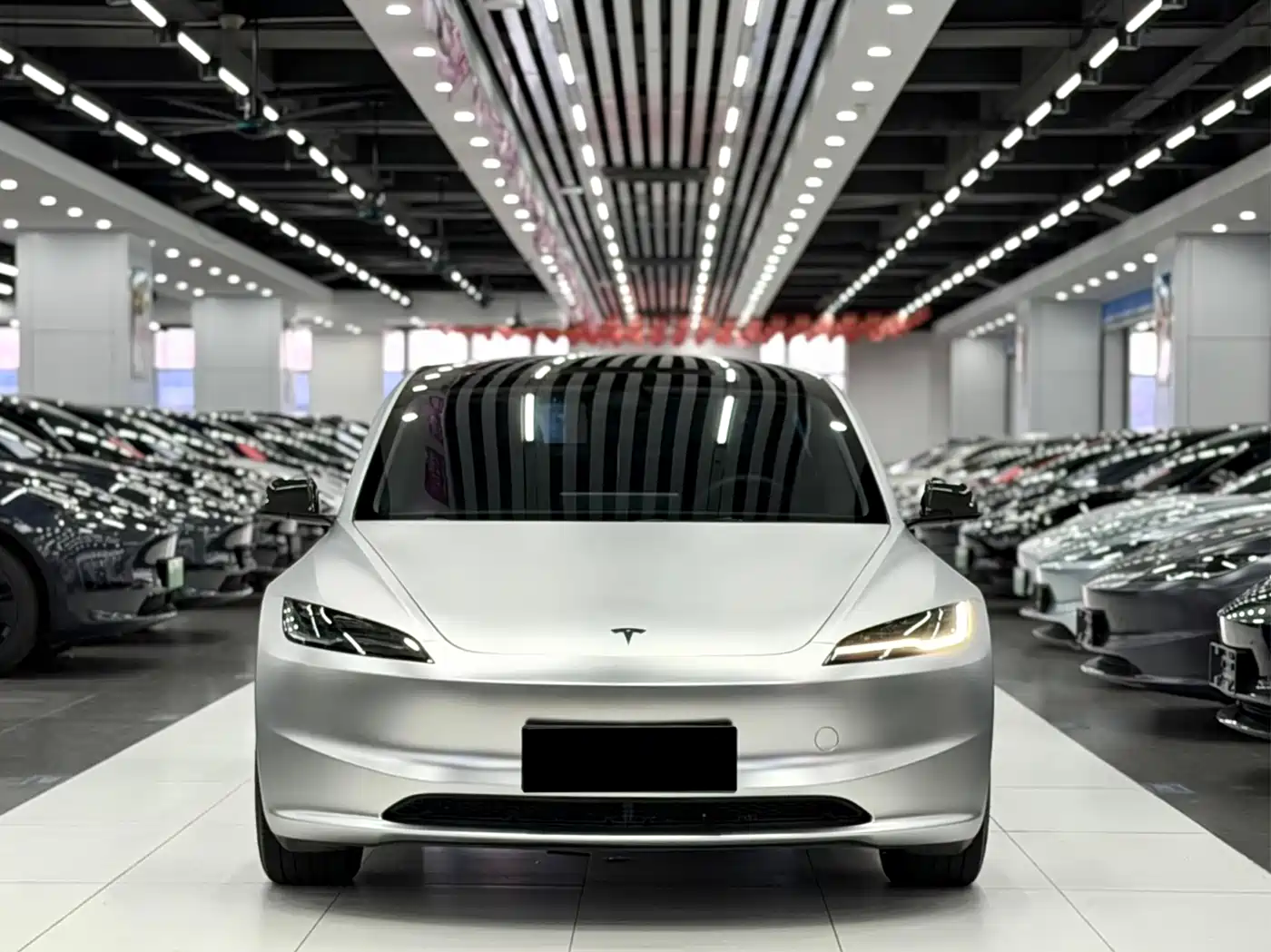 Фото 2 - Tesla Model 3
