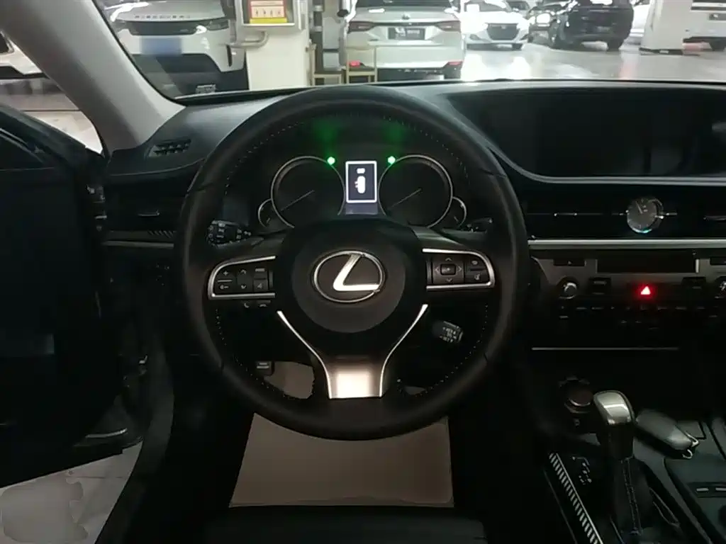 Lexus ES 2015 200 Elite Edition фото 11