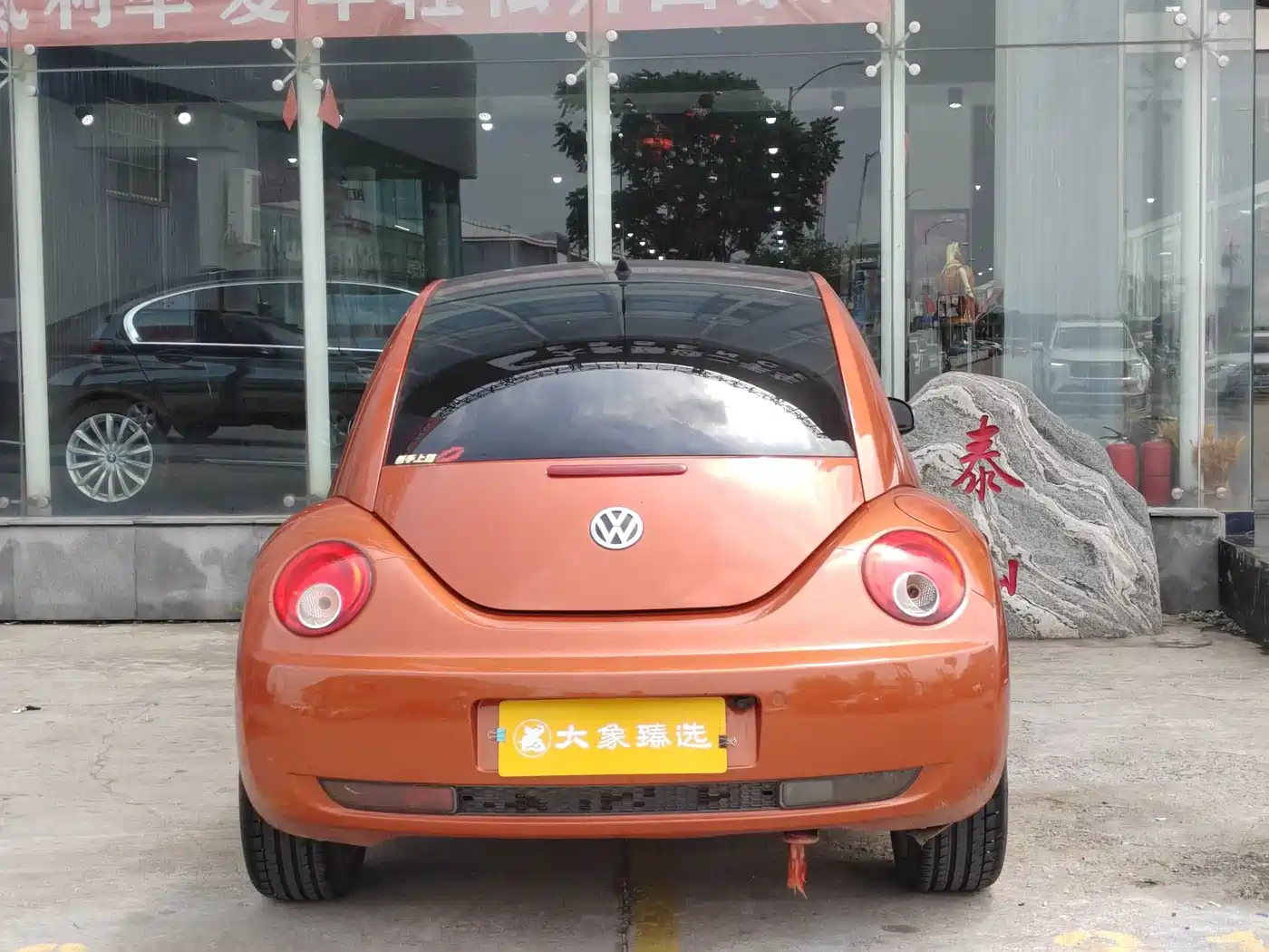 Volkswagen Beetle 2010 Model 2.0 BlackOrange Comfort Edition фото 12
