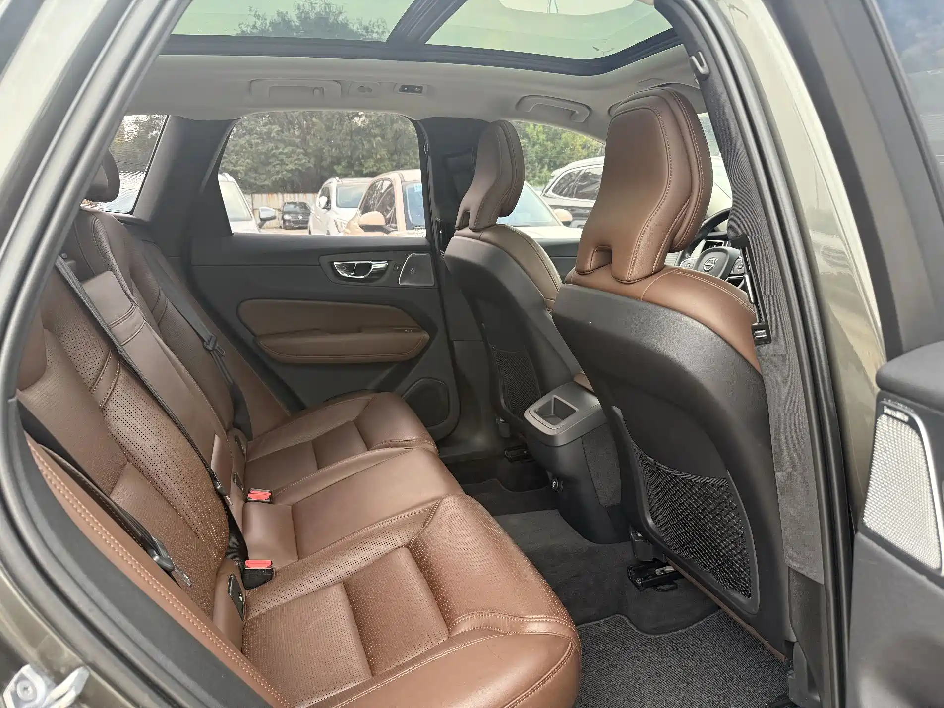 Фото 8 - Volvo XC60