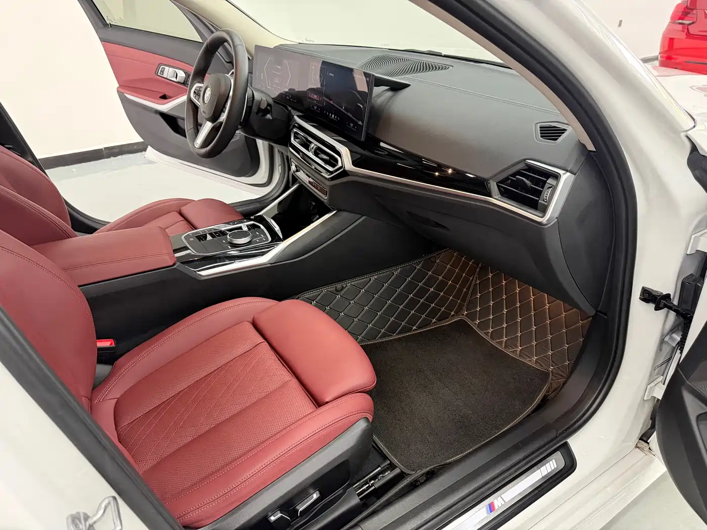 BMW 3 Series 2024 320Li M Sport Package фото 15