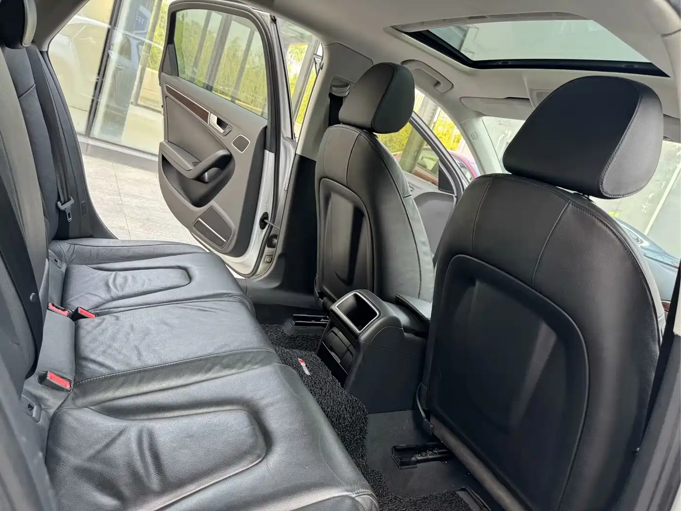 Audi A4L 2011 2.0 TFSI Standard фото 6