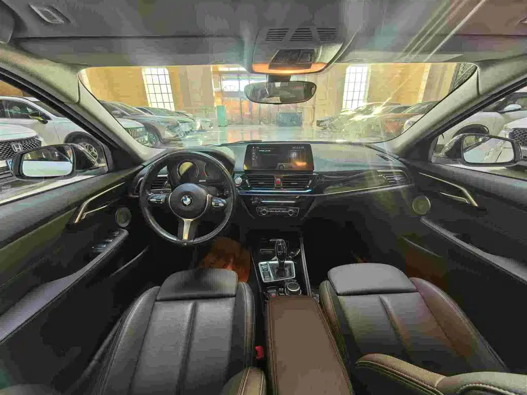 BMW 1 Series 2022 120i M Sport Shadow Edition фото 9