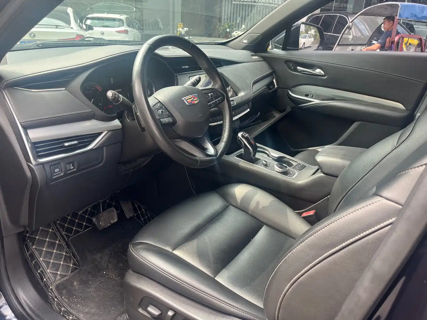 Cadillac XT4 2021 28T FWD Premium Edition фото 4