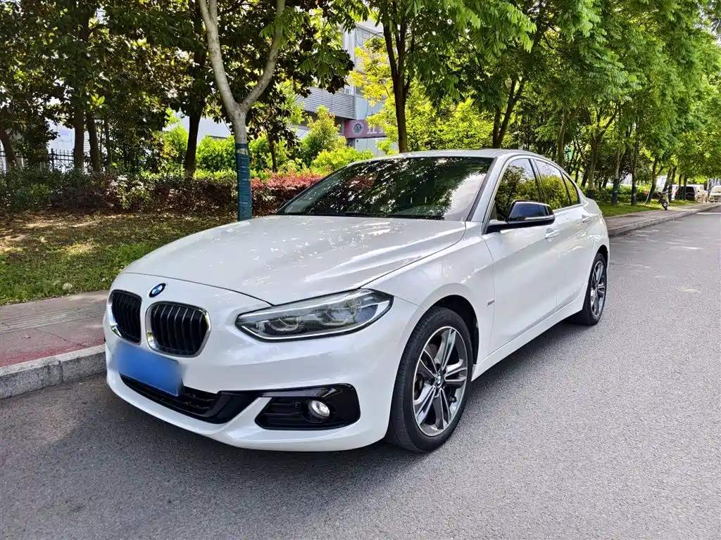 BMW 1 Series 2017 118i Sport фото 2