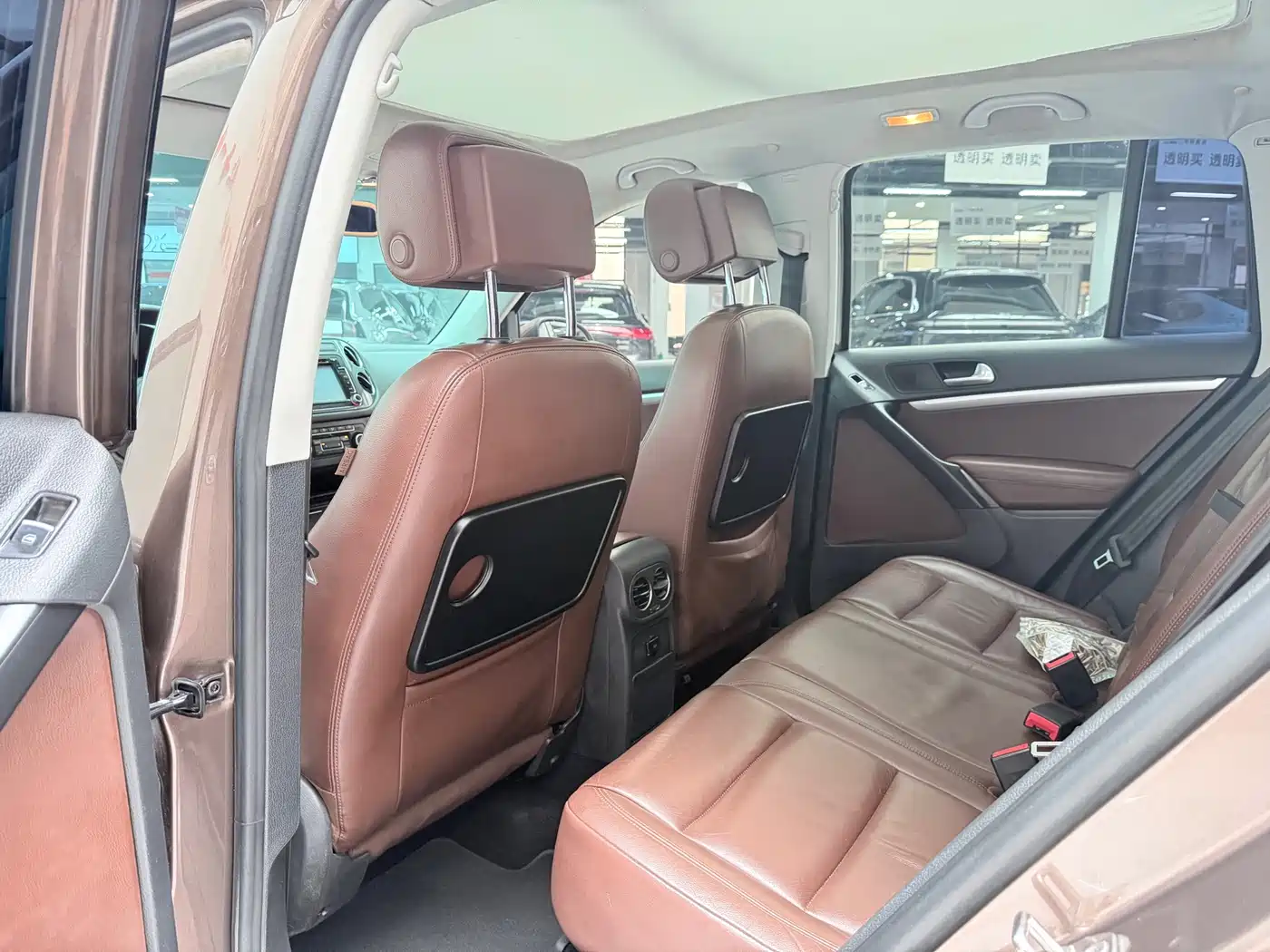 Volkswagen Tiguan 2012 2.0TSI Luxury Edition фото 9