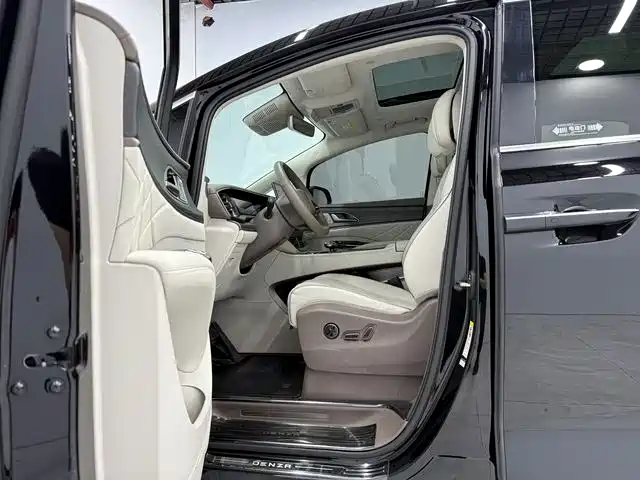 Denza D9 2022 DM-i 970 AWD Flagship фото 10