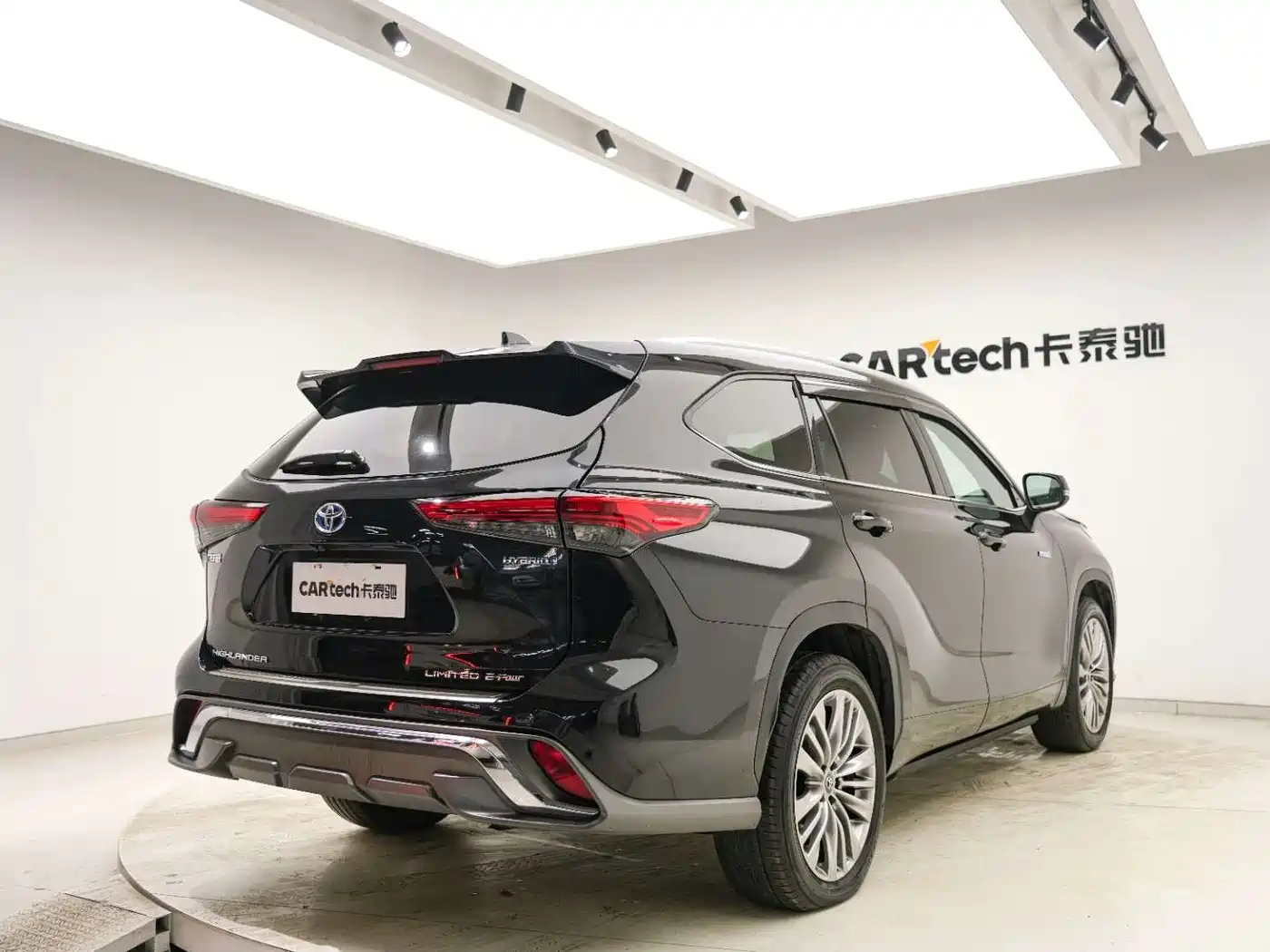 TOYOTA HIGHLANDER