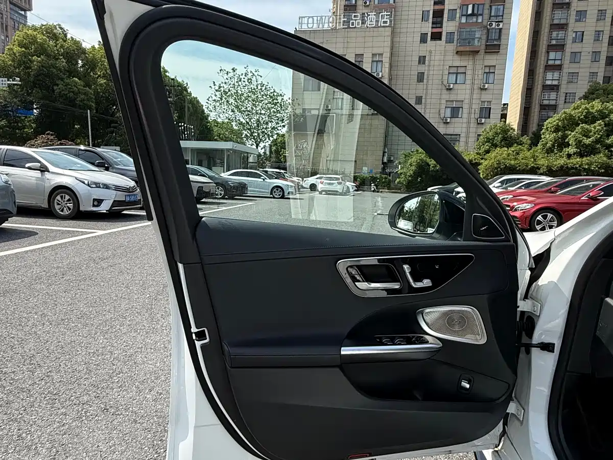 Mercedes-Benz C-Class 2024 C 260 L Night Edition Sport фото 7