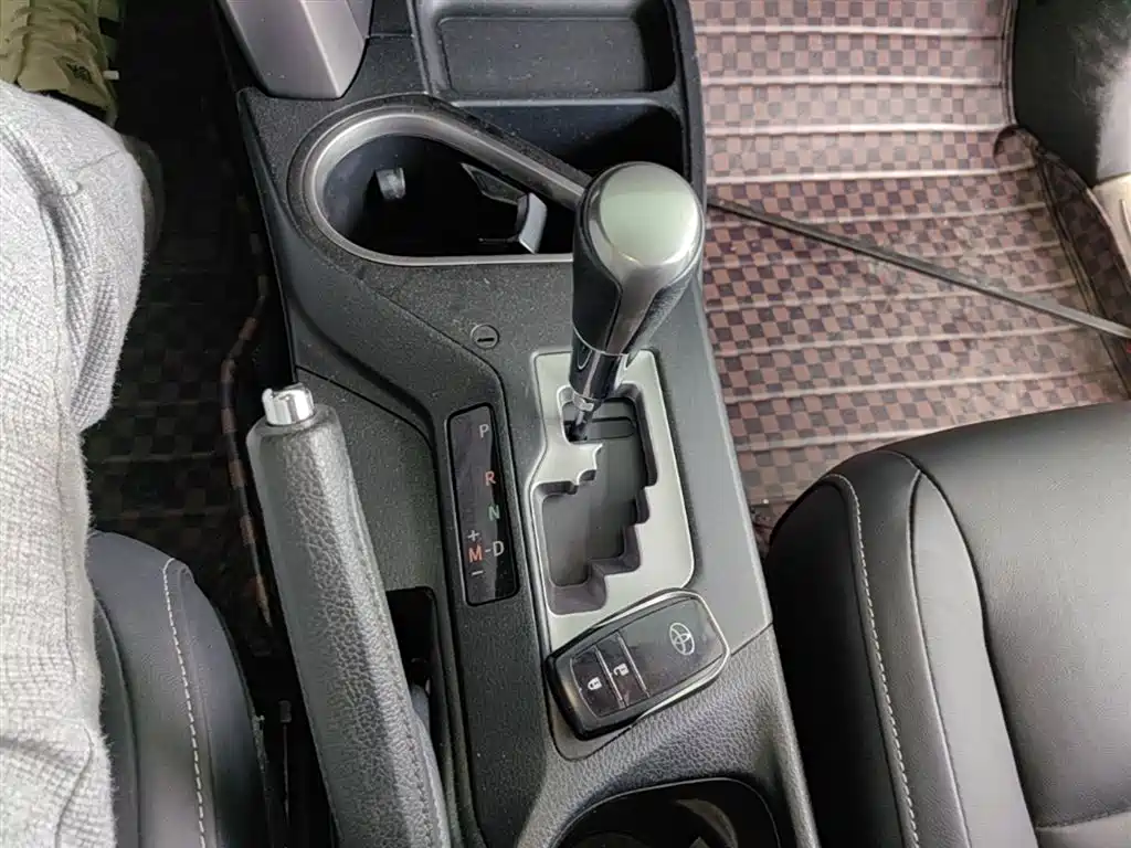 Toyota RAV4 Rongfang 2016 2.0L CVT 2WD Smart (China V) фото 14