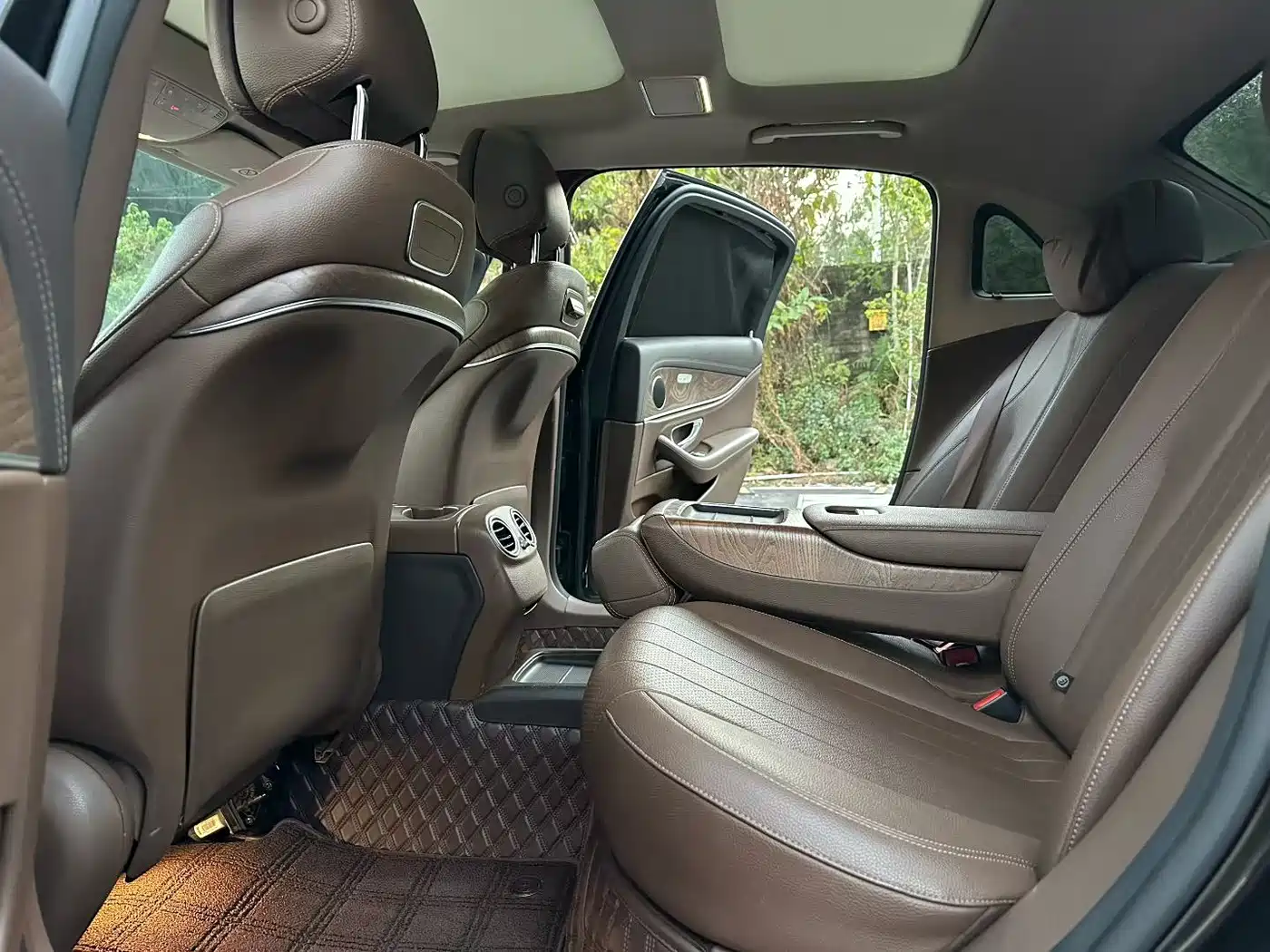 Mercedes-Benz E-Class 2017 E 300 L Luxury фото 6