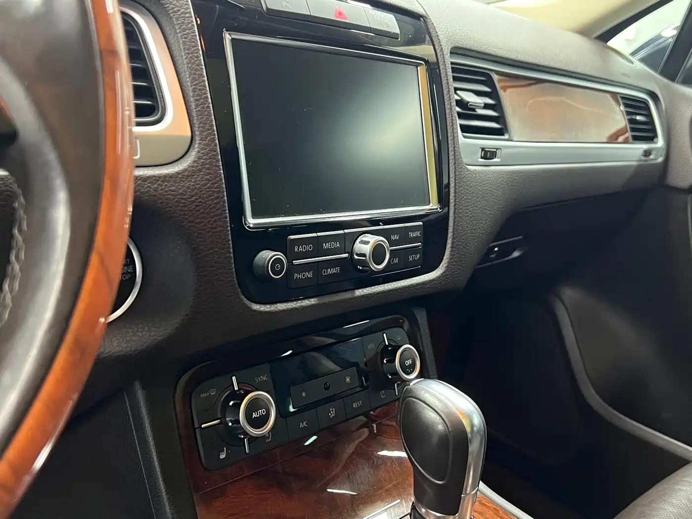 Volkswagen Touareg 2011 3.0TSI Premium фото 12