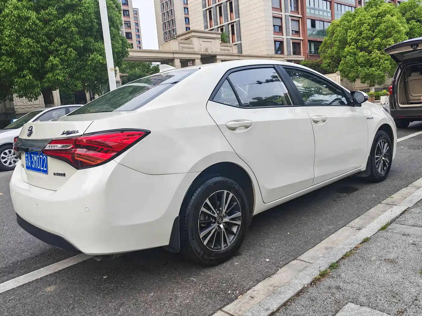 Toyota Levin 2016 Hybrid 1.8H GS E-CVT Elite Sunroof фото 4