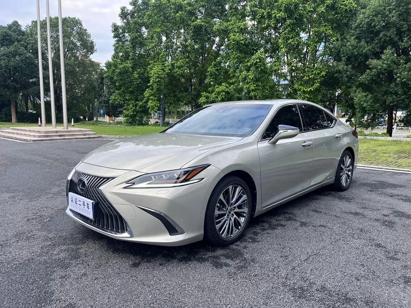 Фото 1 - Lexus ES