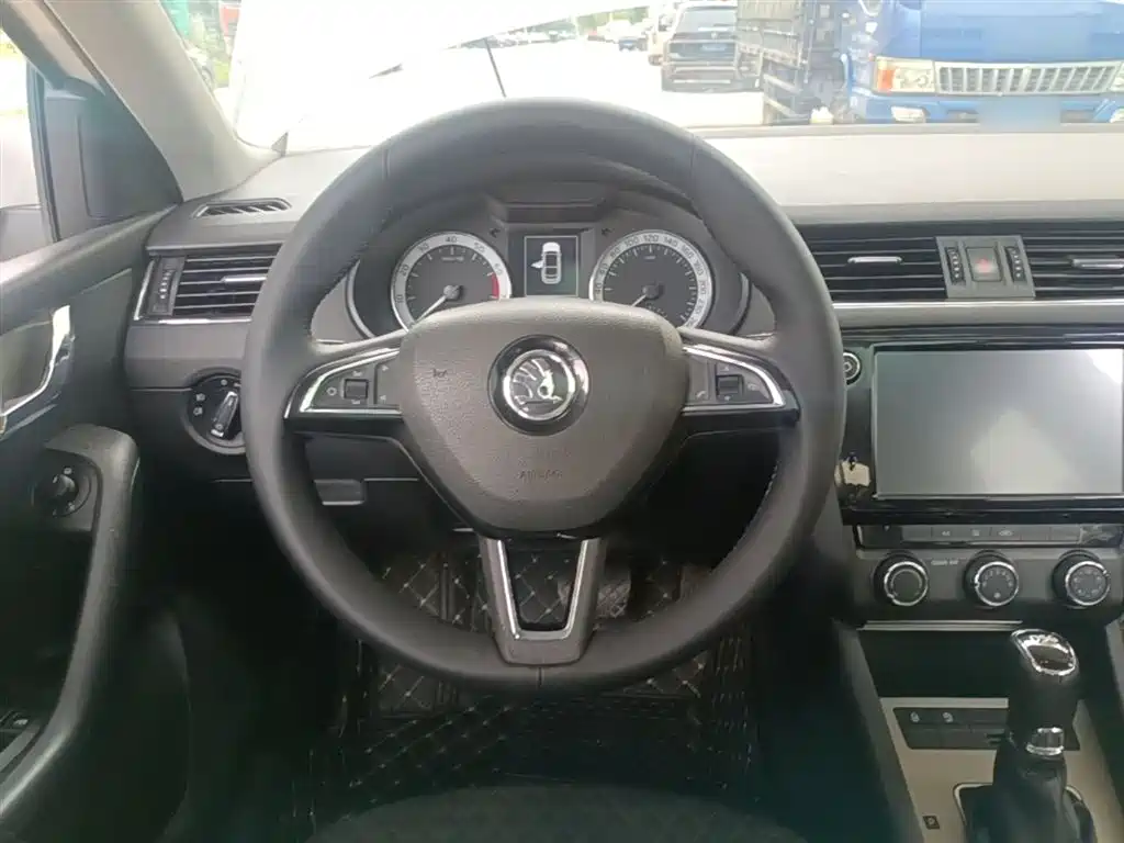 Škoda Octavia 2018 TSI230 DSG Luxury Edition фото 11