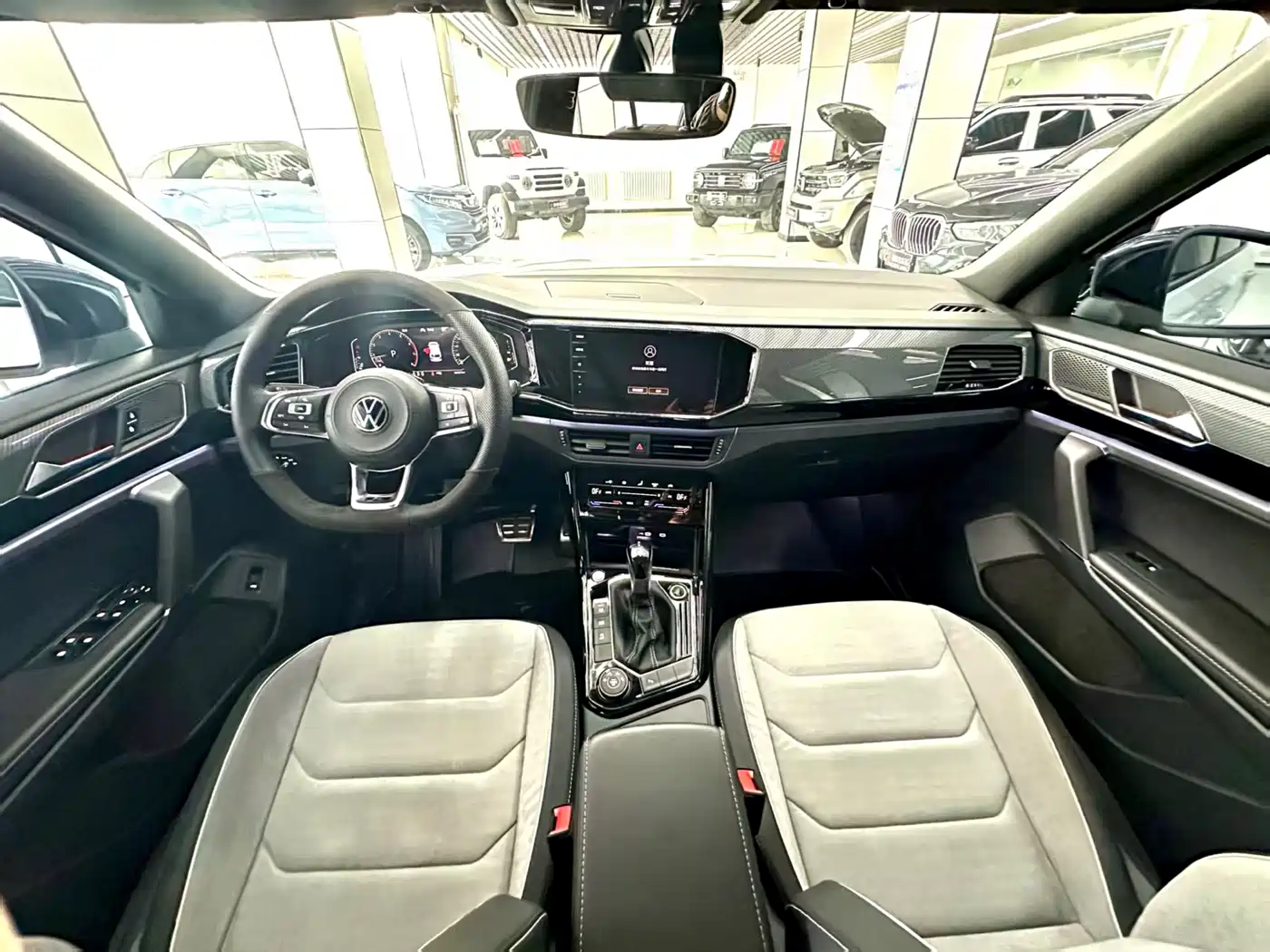 Volkswagen Tayron 2022 380TSI 4WD R-Line Smart Connect Edition фото 3
