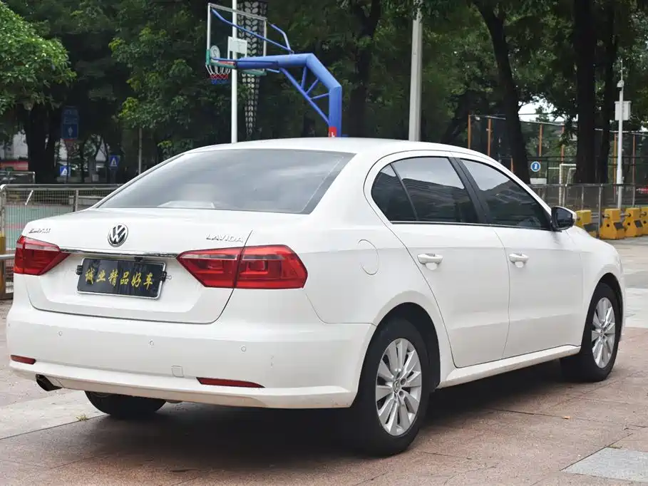 Volkswagen Lavida 2013 Facelift Classic 1.6L Automatic Comfort фото 5