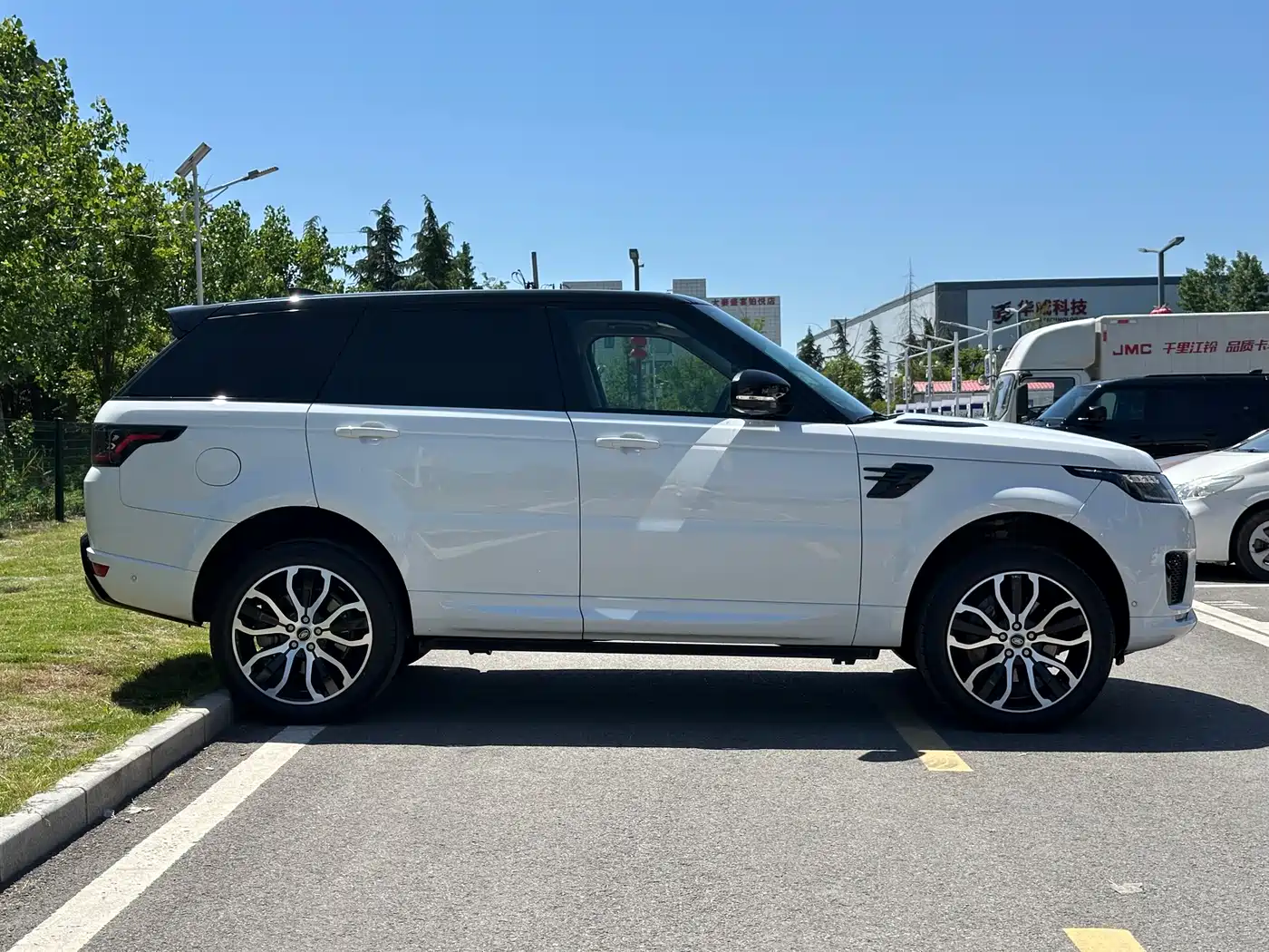 Land Rover Range Rover Sport 2021 3.0 L6 Gloss Black Edition фото 7