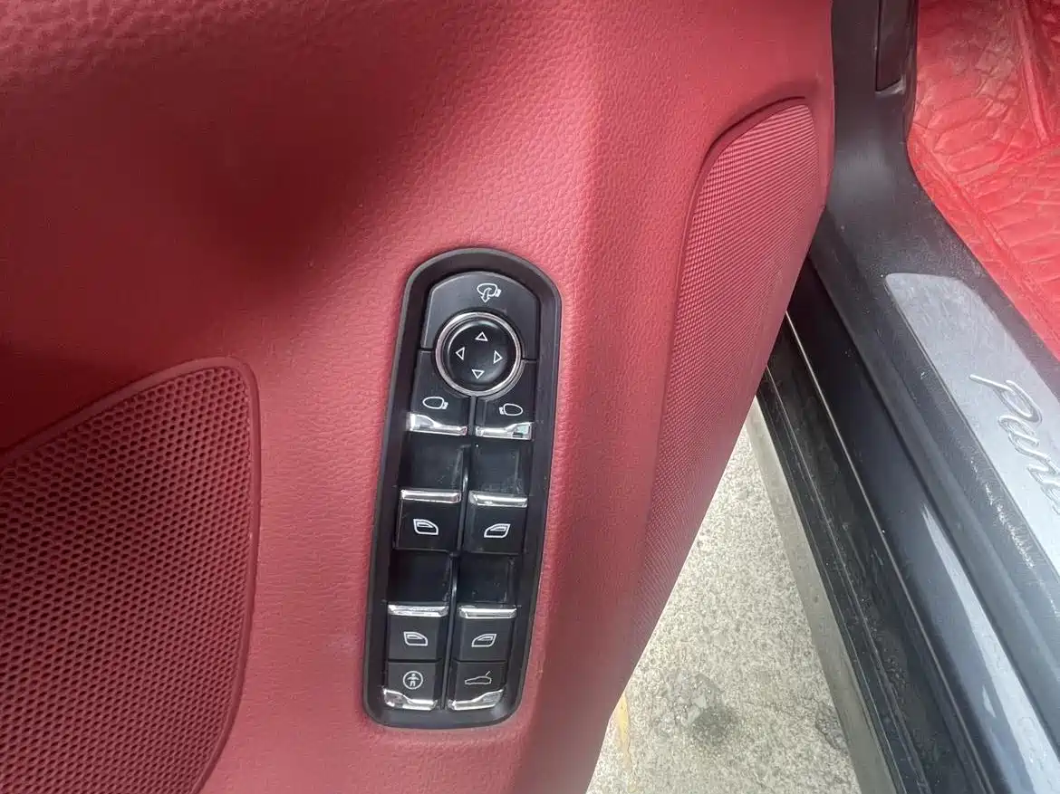 Porsche Panamera 2010 Panamera 4 3.6L фото 6