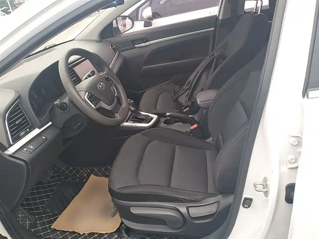 Hyundai Elantra 2016 Model 1.6L Automatic Smart Elite фото 15
