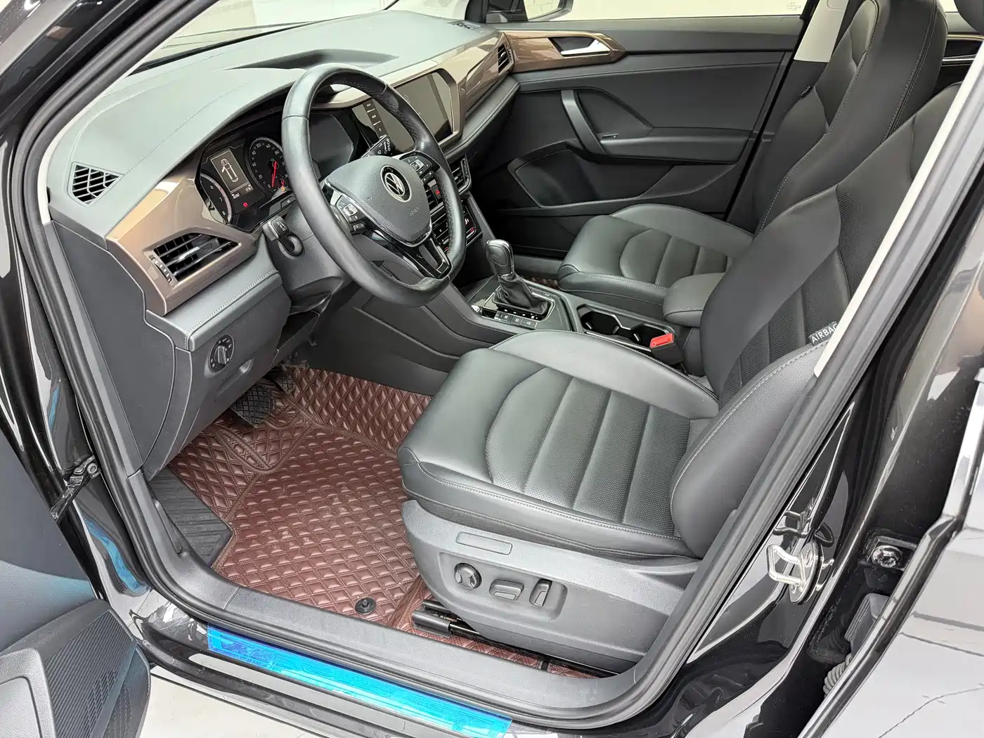 Volkswagen Tharu 2022 280TSI FWD Luxury Edition фото 13