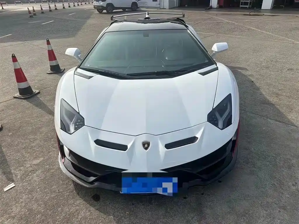 Lamborghini Aventador 2011 LP 700-4 фото 2