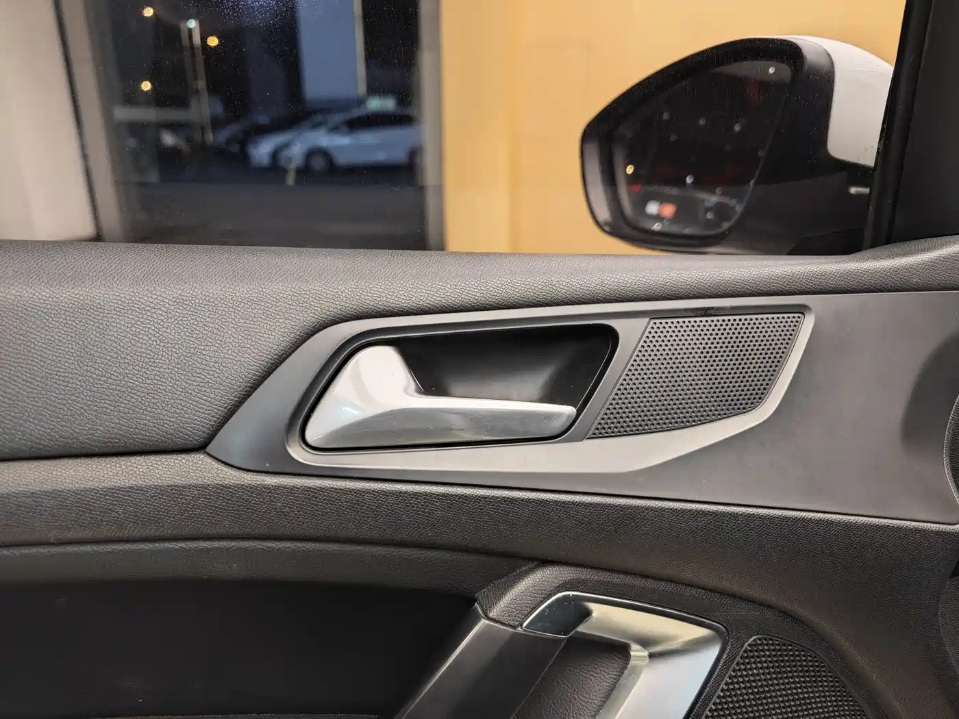 Peugeot 408 2015 Model 1.2T Automatic Luxury Edition фото 9