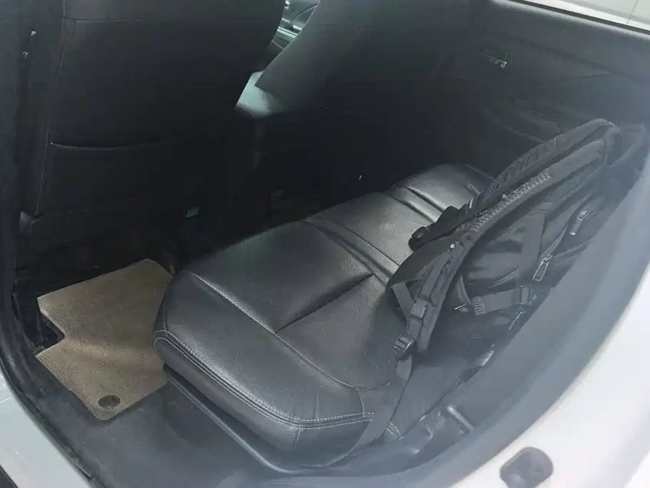 Photo 11 - Mitsubishi Outlander