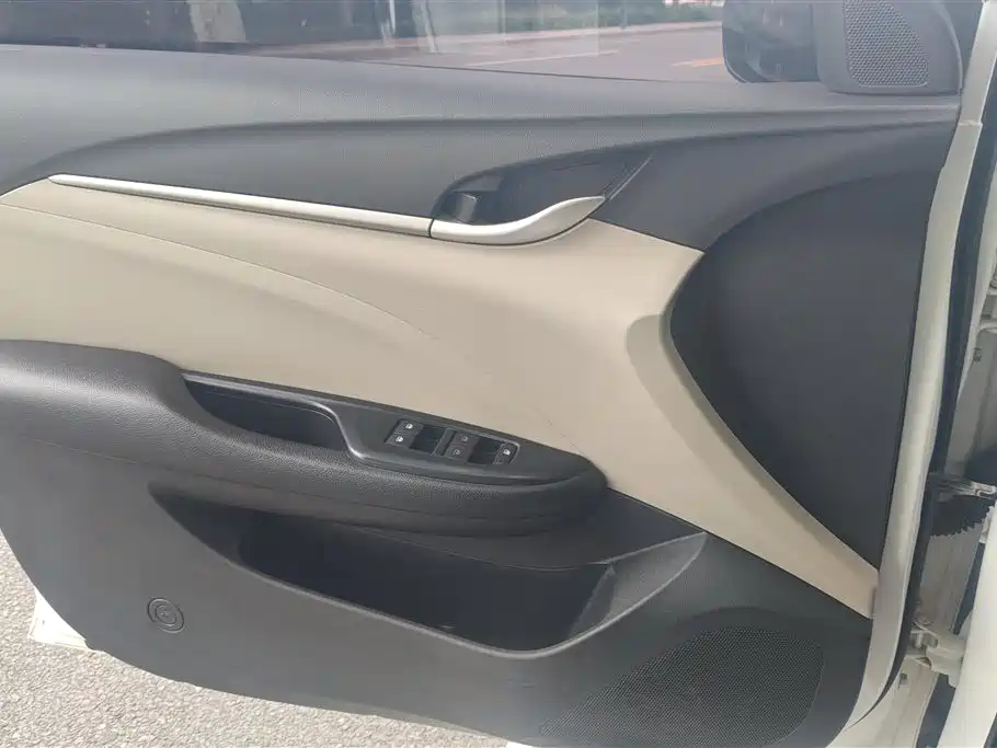 Buick Excelle 2018 15T Manual Elite (China V) фото 7
