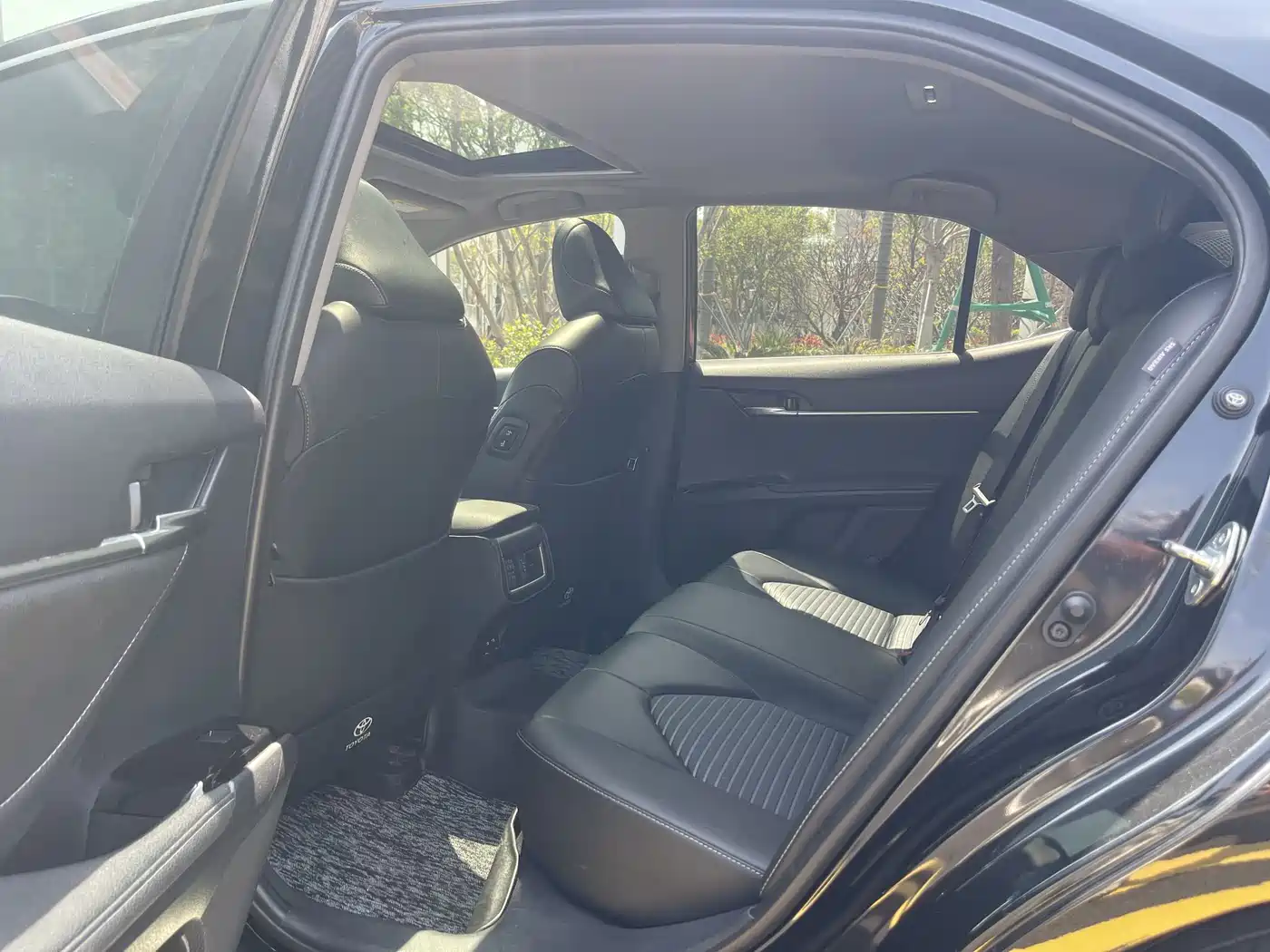 Toyota Camry 2022 2.0S Knight Edition фото 19