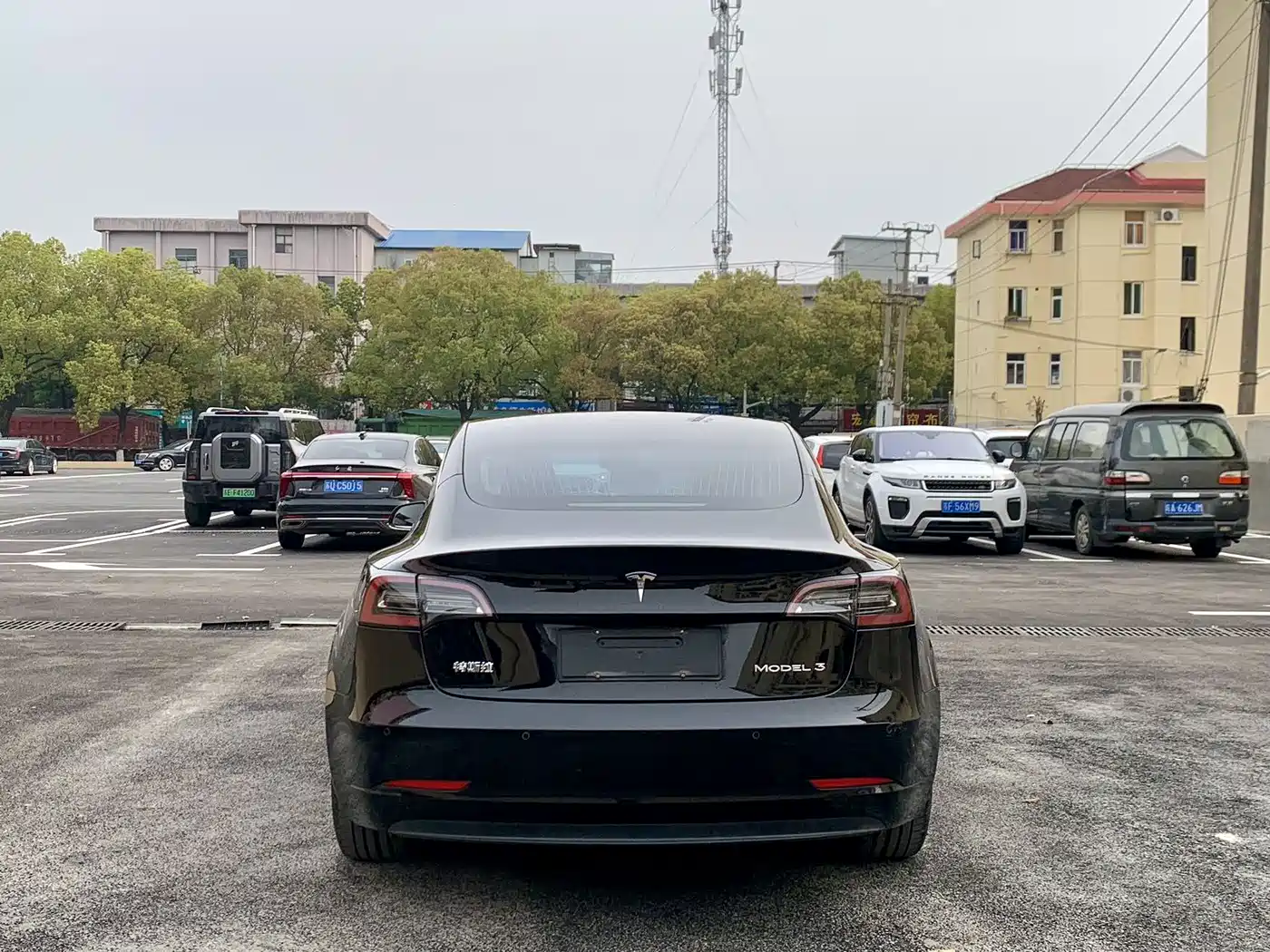 TESLA MODEL 3