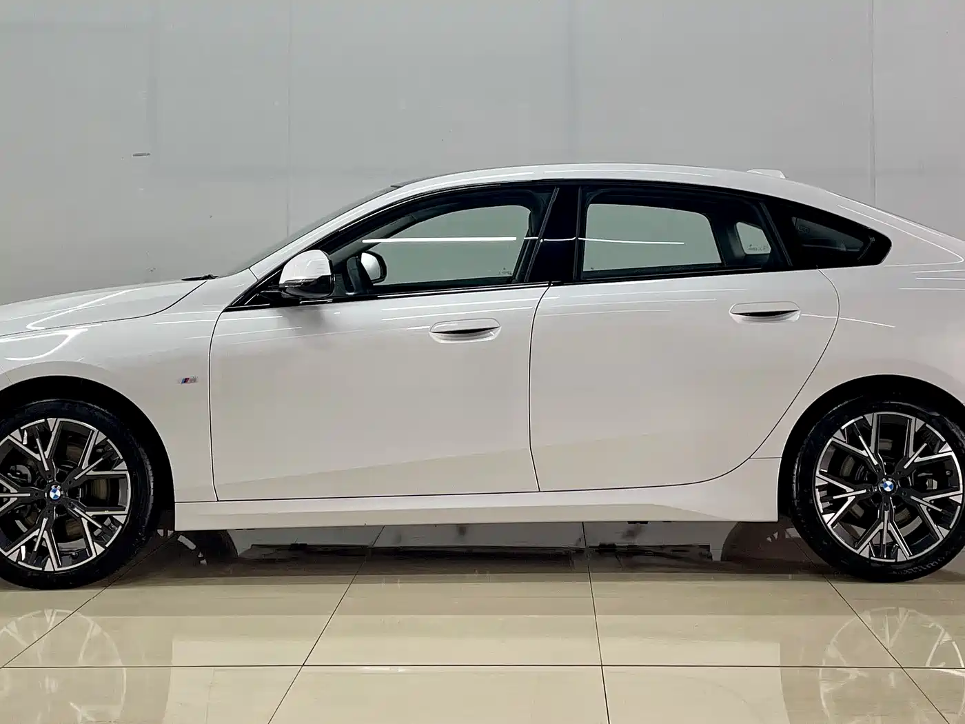BMW 2 Series 2025 225L M Sport Package фото 5