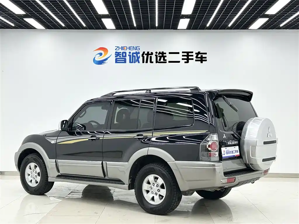 Mitsubishi Pajero 2011 Mitsubishi Pajero V73 3.0L AT GLS фото 20