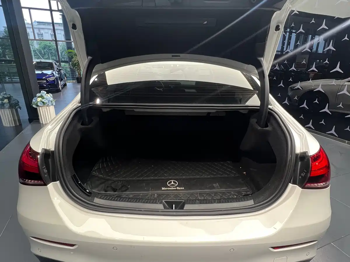 Mercedes-Benz A-Class 2022 A 200 L Sport Sedan Dynamic фото 5