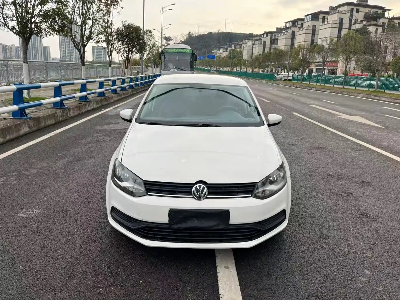Volkswagen Polo 2014 1.4L Manual Trend Edition фото 2